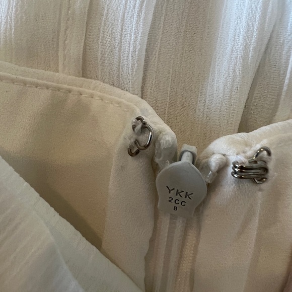 Short White chiffon dress with neck scarf - Picture 6 of 9